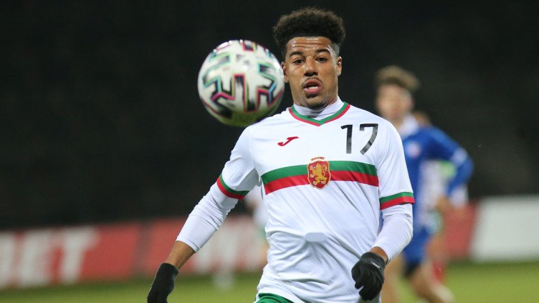 Младежки национал подписва с тим от португалския елит