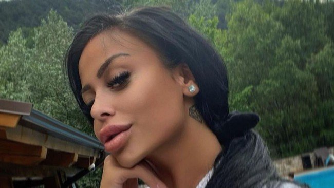 Алекса Ангелова захвърли дрехите, остана само по татуси (СНИМКА 18+) Алекса Ангелова захвърли дрехите, остана само по татуси (СНИМКА 18+)