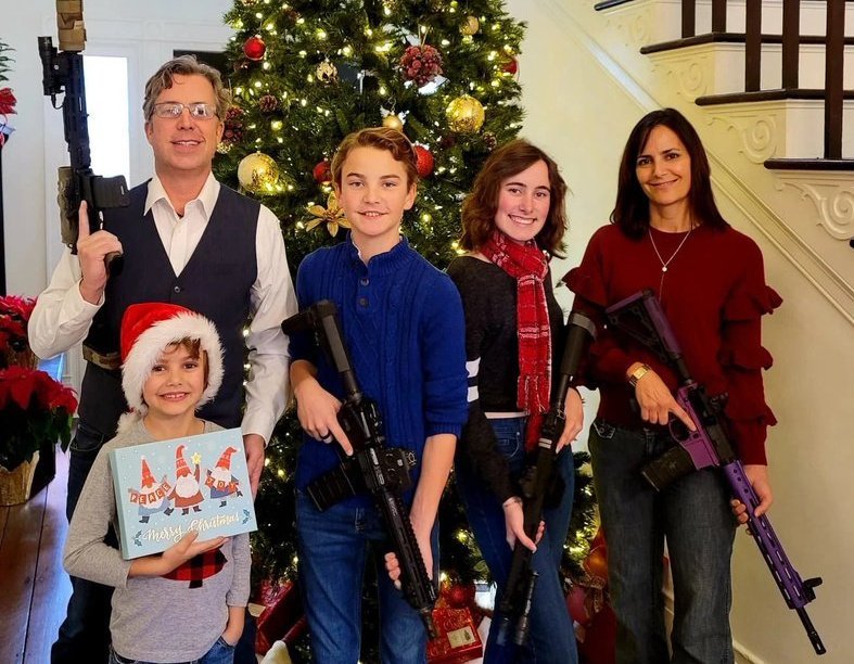 СКАНДАЛ: Коледна картичка на сенатор от Тенеси разгневи Щатите