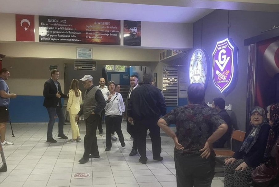 ФАЛСТАРТ: Бави се началото на изборния ден в 2 секции в Истанбул