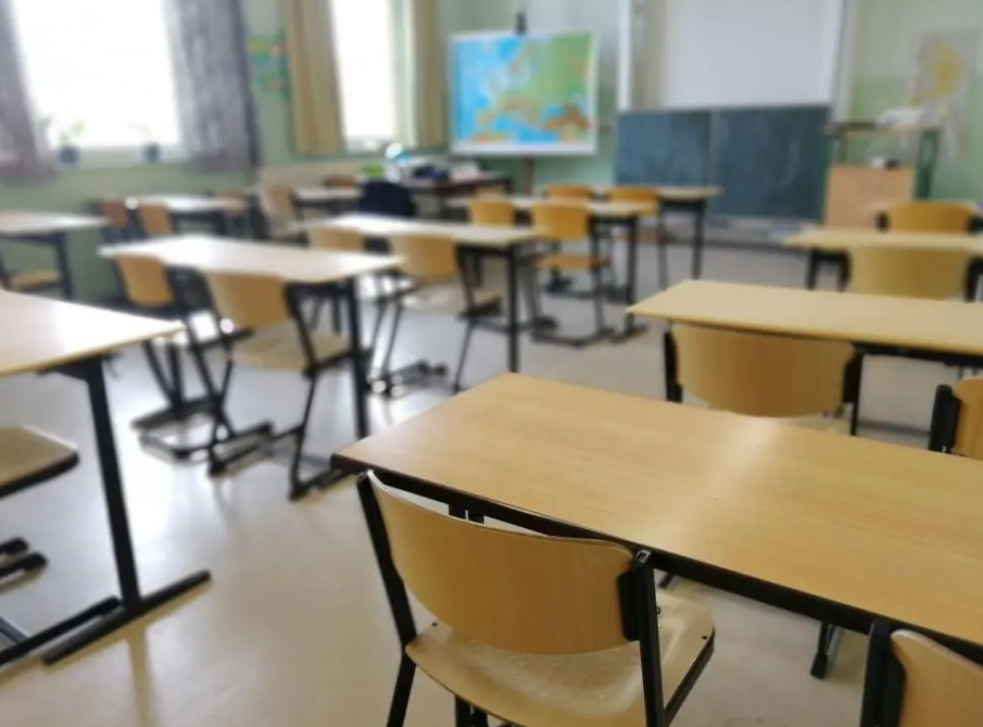 Душене и удар с дръжка на метла: Третокласничка тормози съучениците си