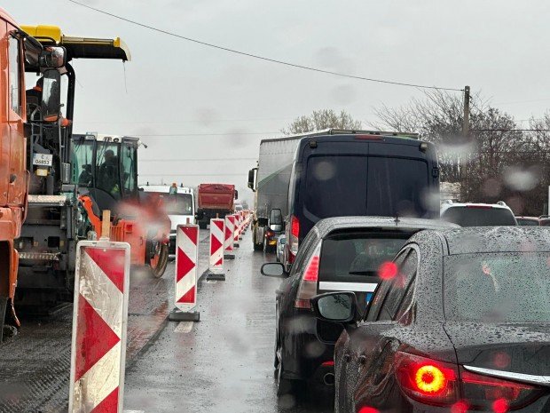 Адска тапа задръсти трафика на изхода от София за Пловдив