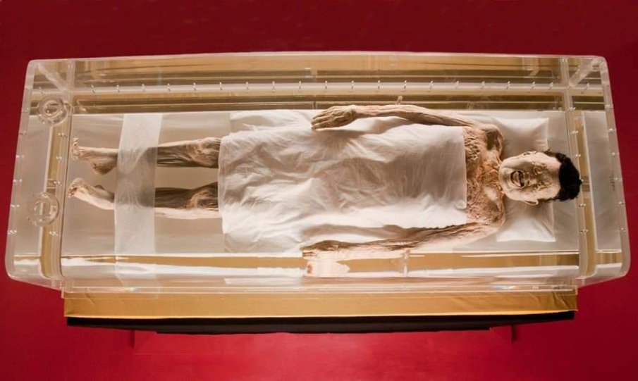 Мистериозната мумия, в чиито вени от две хилядолетия продължава да тече кръв