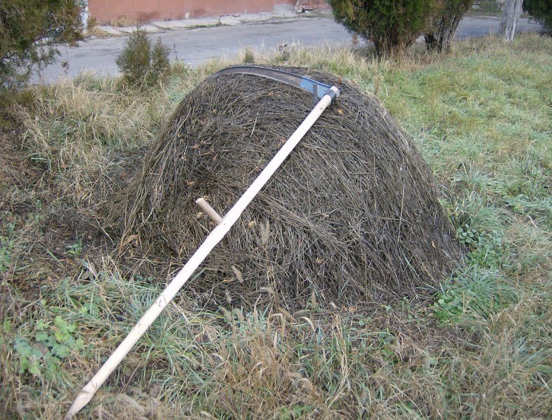 Касапница в Слънчев бряг! Пиян посече мъж с коса, рани друг