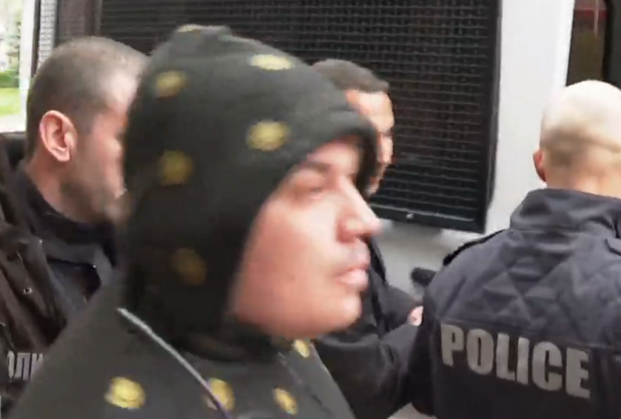 Четирима са вече задържаните след унизителния клип в мол в Пловдив