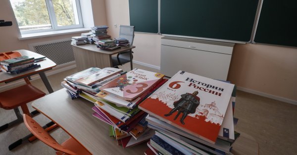 Учебници на украински език в училищата на ДНР и ЛНР