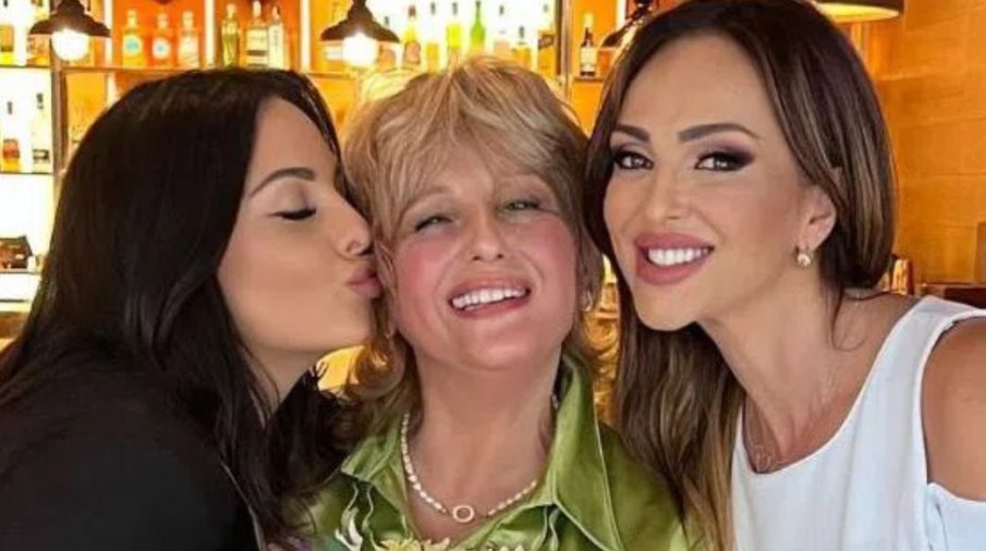 Майката на Глория стана на 70 години без една бръчка