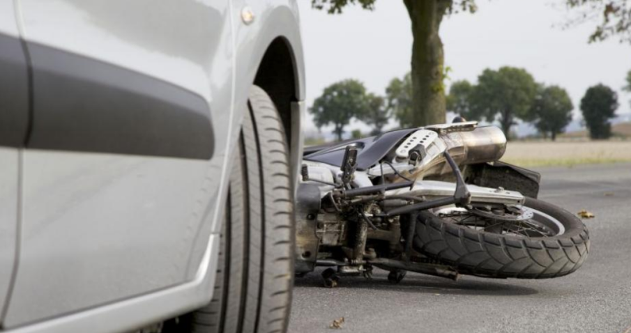 16-годишен без книжка катастрофира с мотоциклет в Бургас