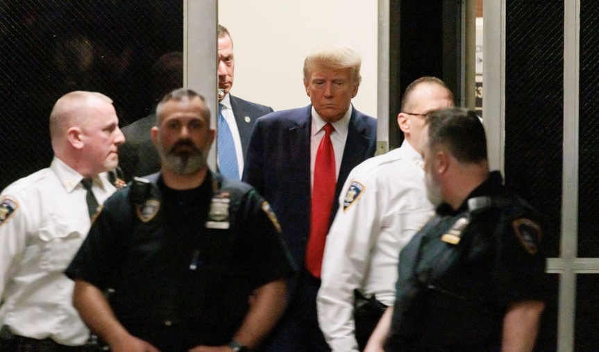 Облаците над главата на Тръмп се сгъстяват