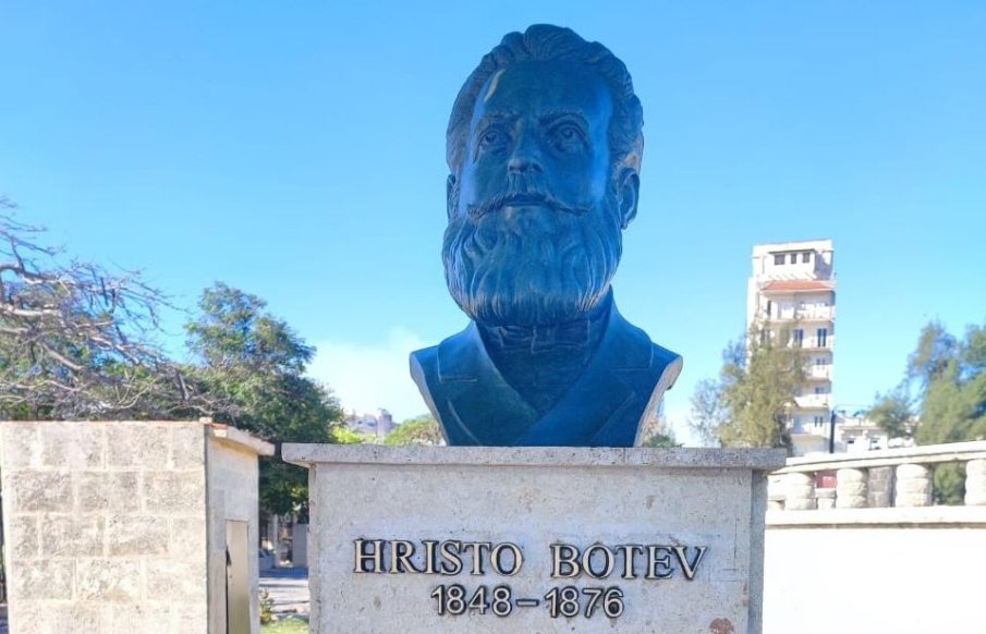 Паметникът на Христо Ботев в Хавана вече е напълно завършен
