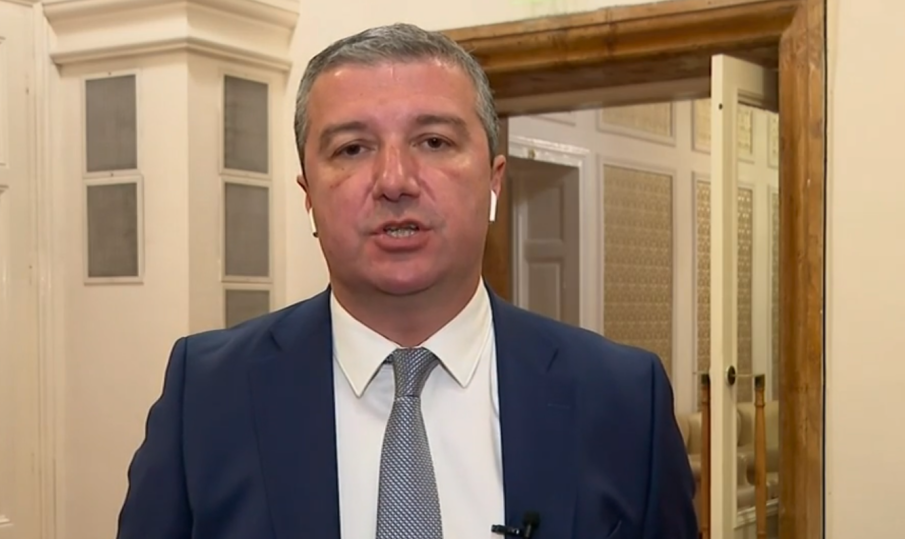 Драгомир Стойнев увърта дали БСП ще подкрепят кабинет на ГЕРБ или ПП-ДБ: Всичко е въпрос на разговори