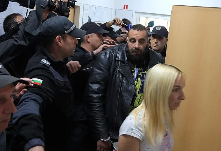 РАЗКРИТИЕ: Куката и Чеченеца се снимали в още два клипа с момчето от мола