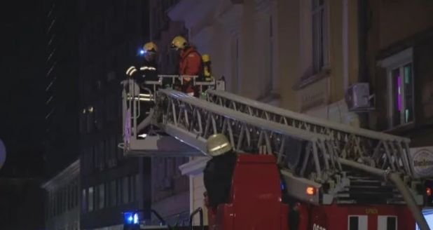 ПОЖАРИ ВИЛНЯХА НОЩЕС В СОФИЯ! Евакуираха хотел, а апартамент изгоря до основи