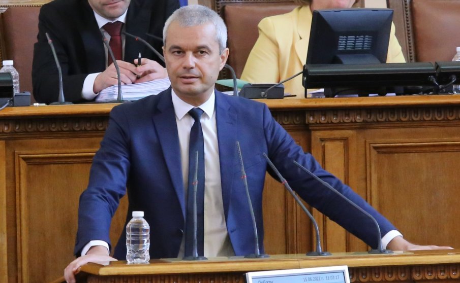 Костадин Костадинов зове „Възраждане“ за гражданско неподчинение