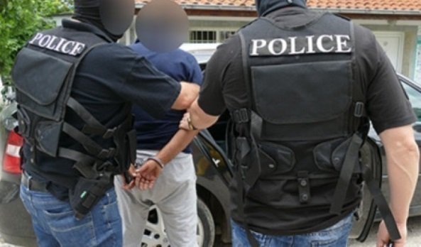 Глобиха младеж в Пловдив заради арогантно поведение към полицаи