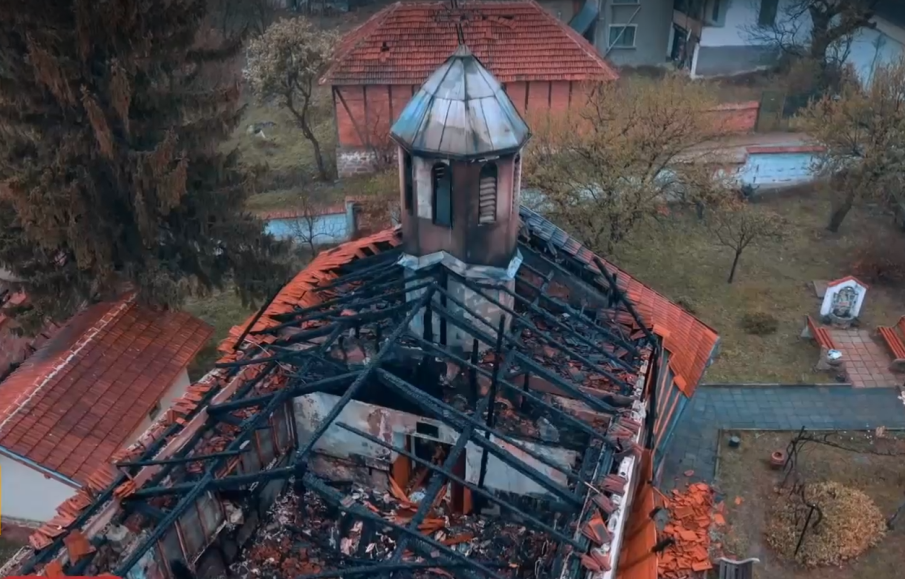 В нощта срещу Цветница: Изгоря 150-годишна църква