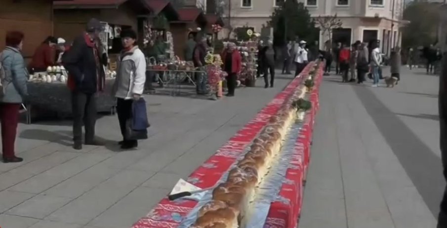 100-метров козунак за Великден във Враца