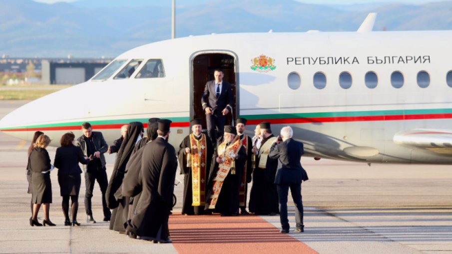 ОТ ПОСЛЕДНИТЕ МИНУТИ! Благодатният огън пристигна в България