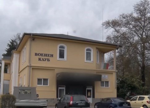 Прокуратурата иска постоянен арест за ученика, който наръга мъж в заведение