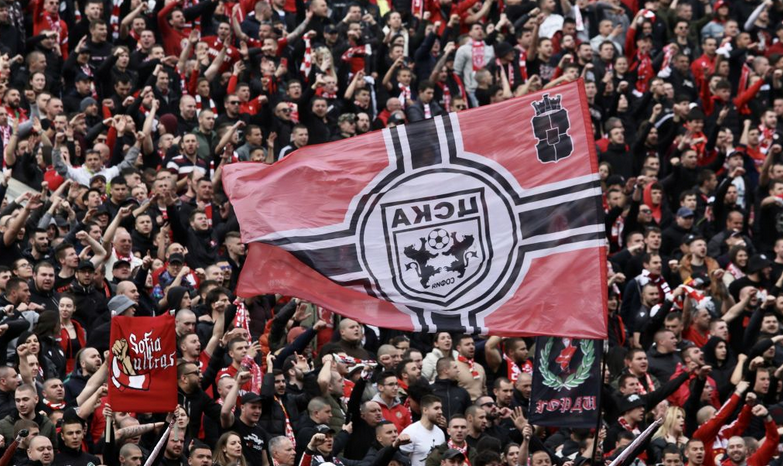 ГРОЗНИ СЦЕНИ: Бой между цесекари на мача с Левски (ВИДЕО)