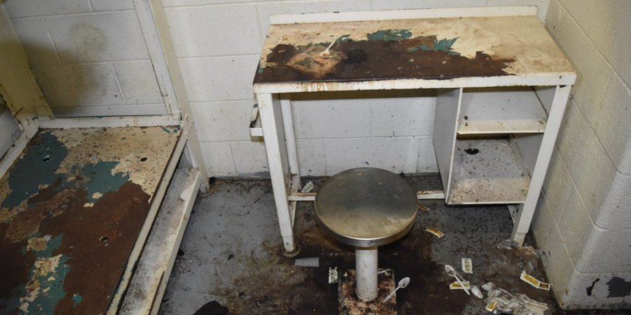 ШОК! Дървеници убиха затворник, изядоха го жив (СНИМКИ 18+)