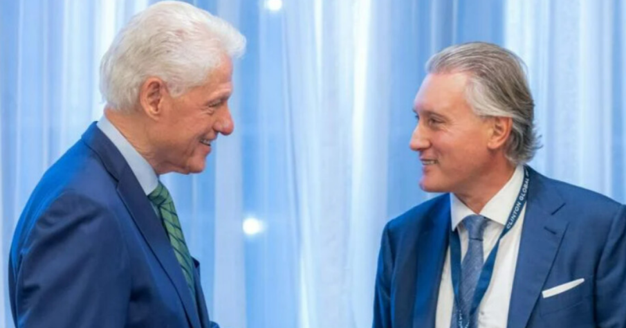 Бил Клинтън пристига в България по покана на Кирил Домусчиев