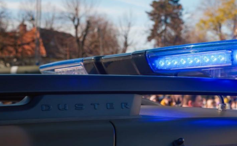 Шофьор на камион пропадна в канавка на магистрала „Тракия“, разпиля куриерски пратки