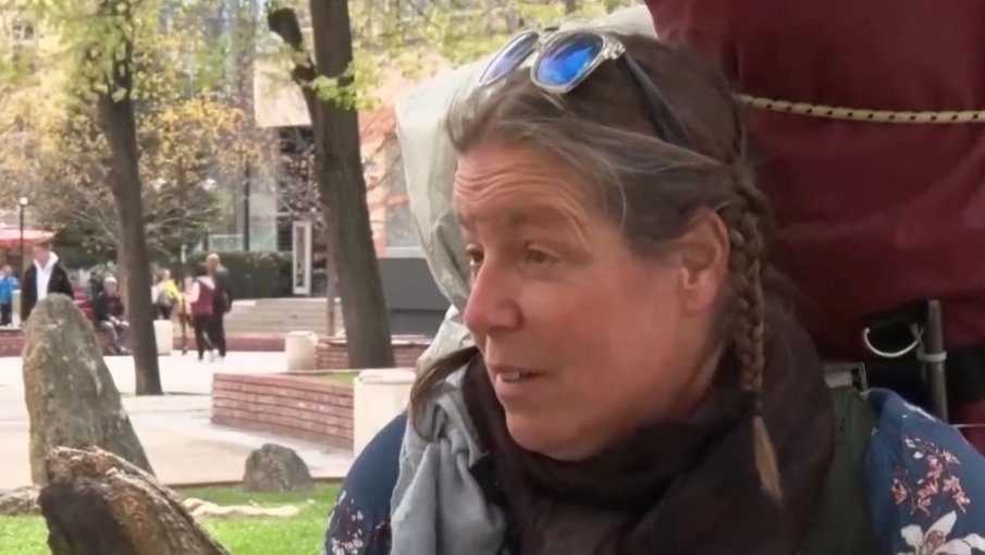 Жена върви пеш от Ирландия до Божи гроб