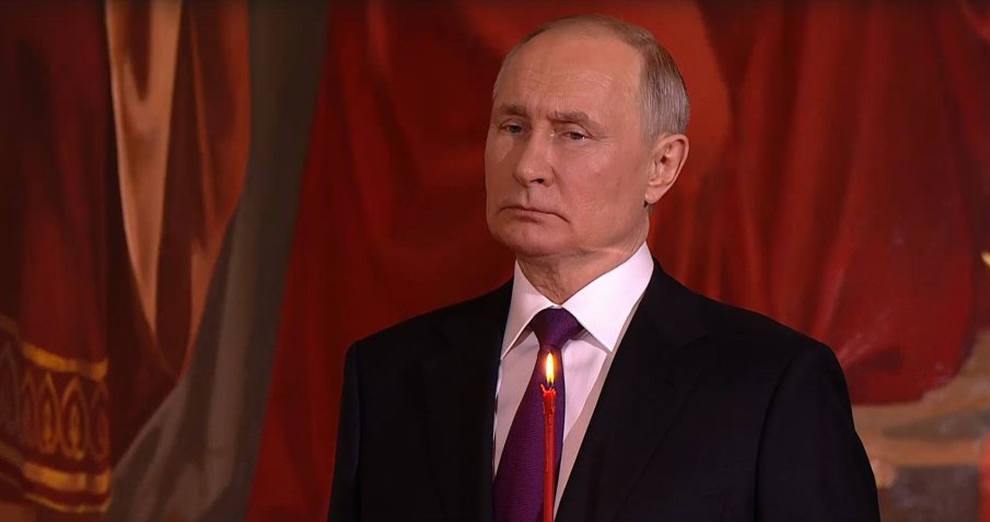 Руският патриарх Кирил призова руснаците и украинците скоро да спрат войната на пасхалната литургия в присъствието на Путин