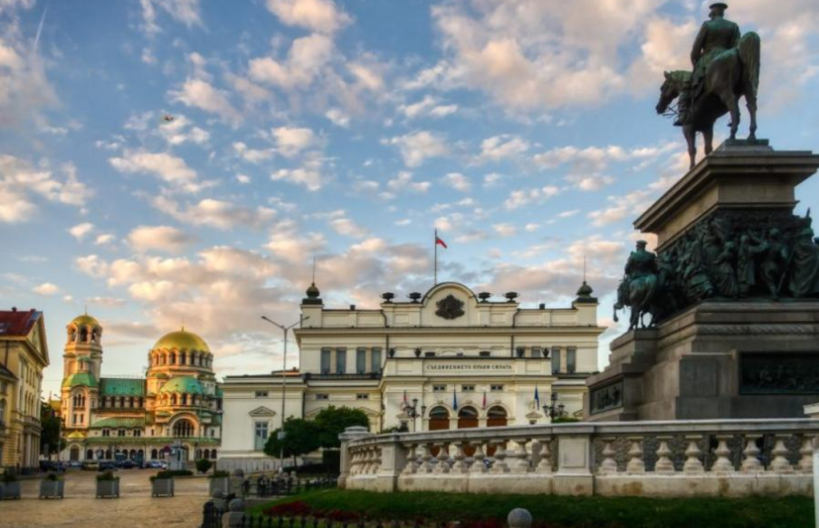 Сириецът, ремонтирал оградата на паметника на Цар Освободител: Трябва да пазим историята на България