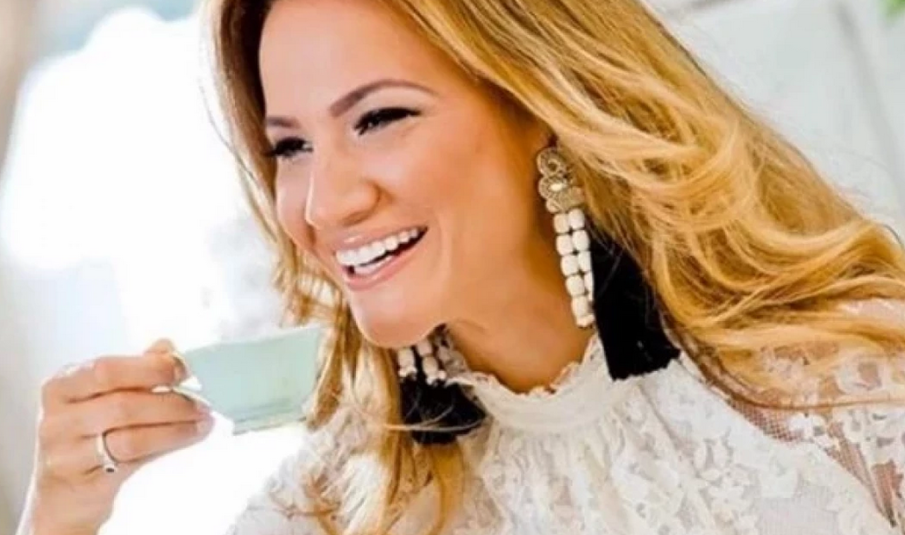 Сбогом на красивата фигура! Зейнеб не смее да се съблече по бански