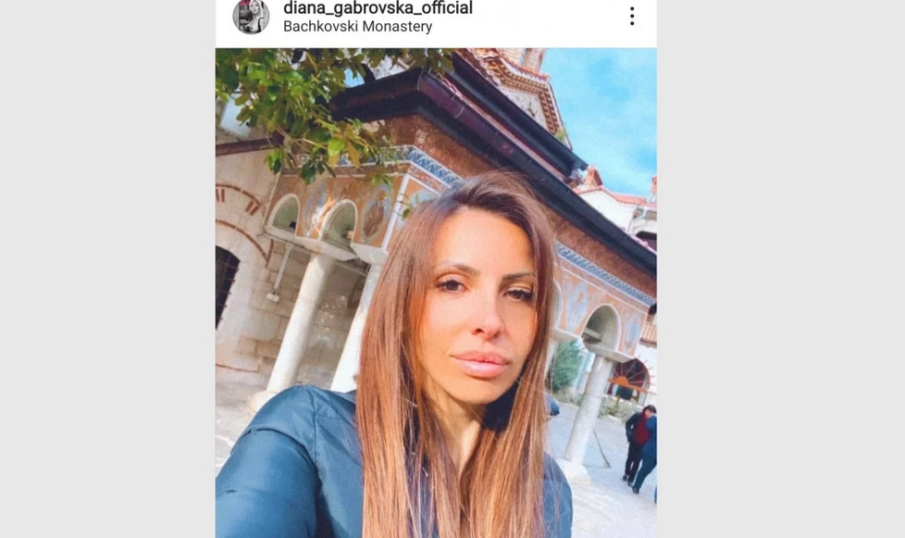 Порно кралицата Диана се помоли в Бачковския манастир
