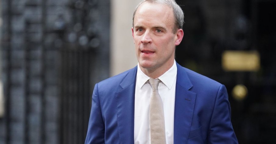 Британският вицепремиер подаде оставка заради оплаквания срещу него за тормоз