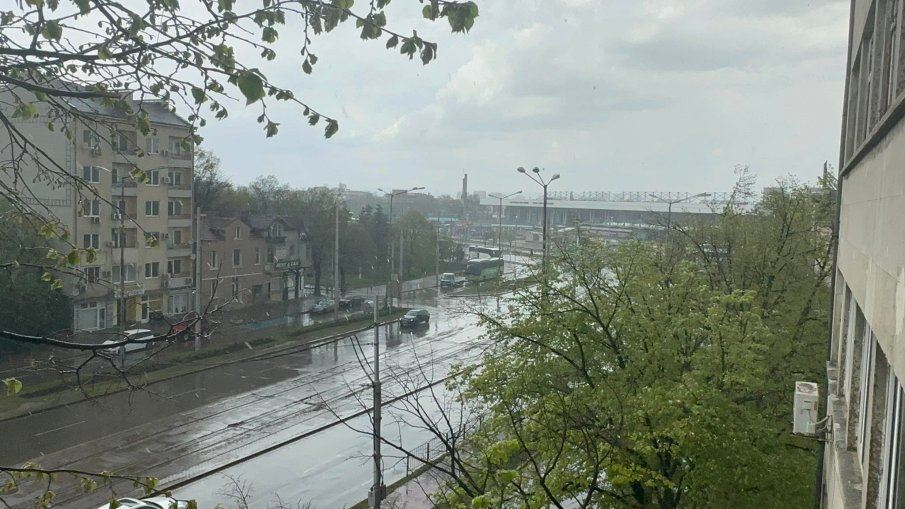 ПЪРВО В ПИК! Силна пролетна буря удари София (ВИДЕО)