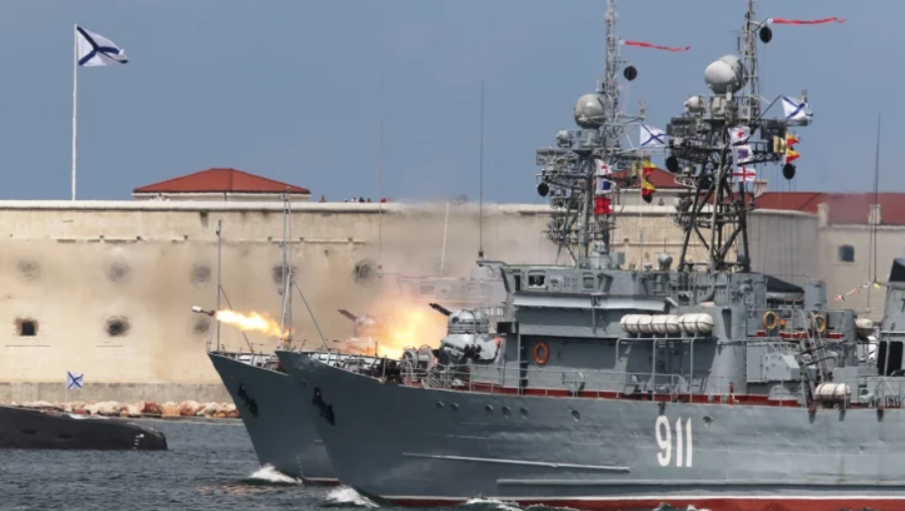 Русия е отблъснала атака с надводни дронове срещу Севастопол