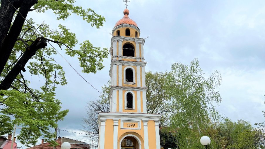 Ремонтират камбанарията на храм Св. Георги“ в Ямбол