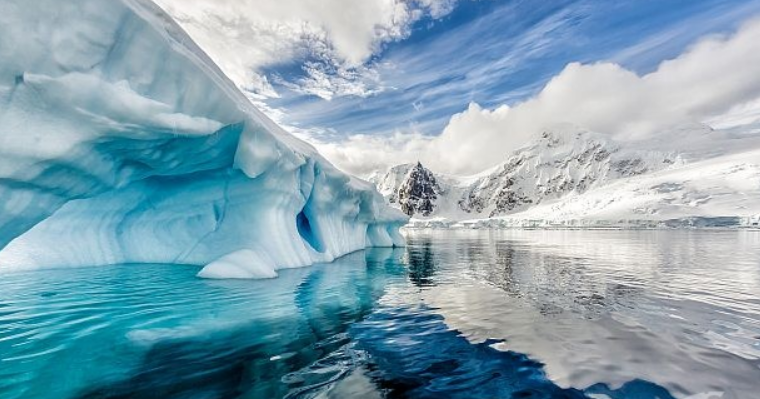 Голяма заплаха се крие под морския лед в Арктика