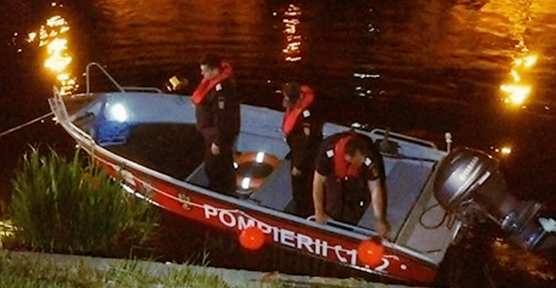 Лодка се преобърна в река в Румъния, загина 3-годишно дете