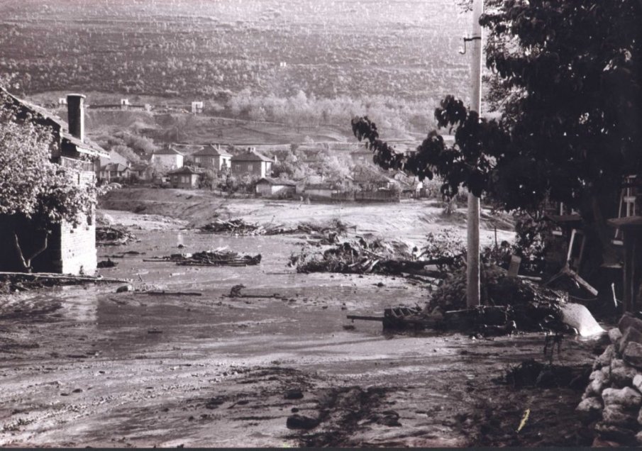 Спомени за трагедията в Згориград: Миеха телата с маркучи, за да ги разпознаят