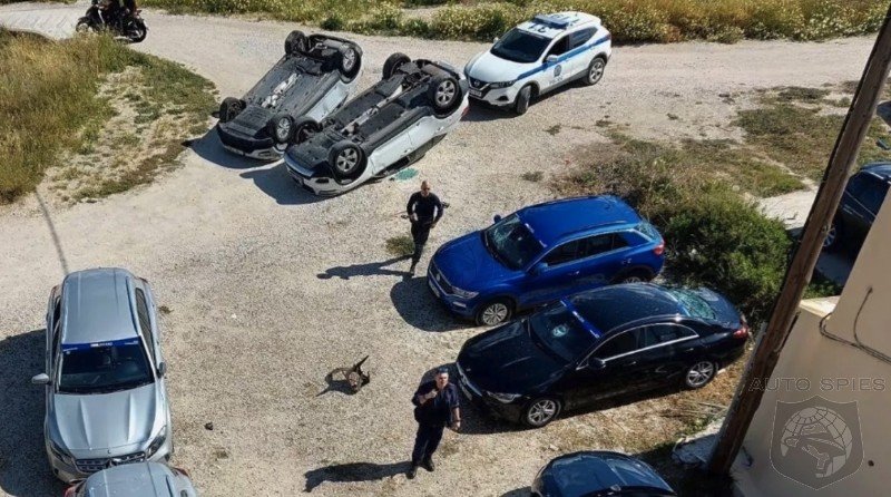 ГНЯВ: Гръцки таксиджии пребиха служител на Юбер“, трошиха и коли