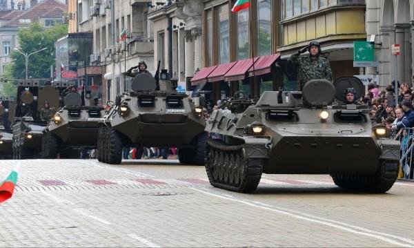 Армията излезе от казармите и тръгна към София, готви се за гергьовския парад