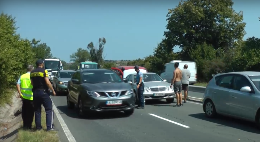 Шофьор на товарен автомобил блъсна 15-годишно момче в Кърджали