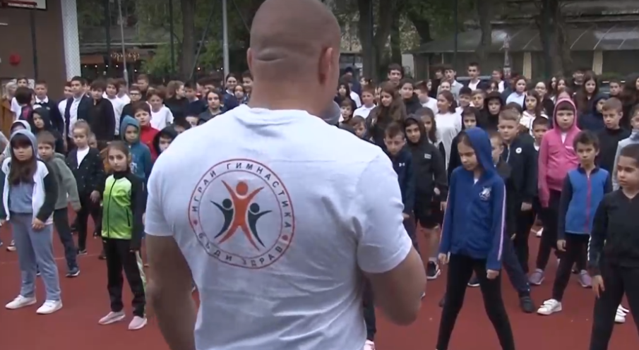 Бургаско училище върна сутрешната физзарядка