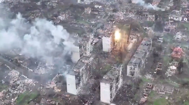 ГОРЕЩО ОТ ФРОНТА: Експлозии разтърсиха Киев и други части на Украйна! Има убити цивилни в Днепър, Русия пусна в действие Солнцепек