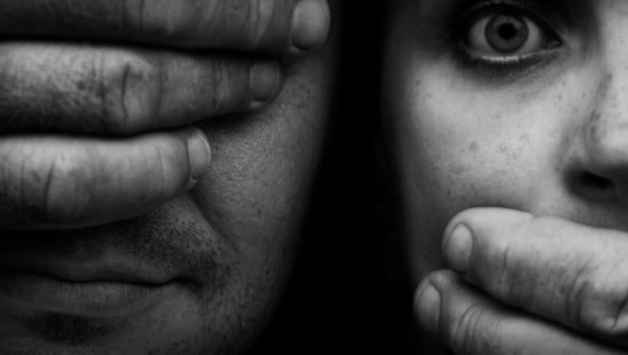 НЯМА КРАЙ: Тикнаха мъж в ареста заради домашно насилие - бабаитът нападнал майка и дъщеря