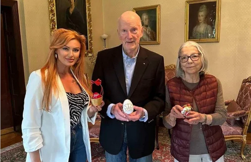 Подариха царско яйце на Симеон Сакскобургготски (СНИМКА)