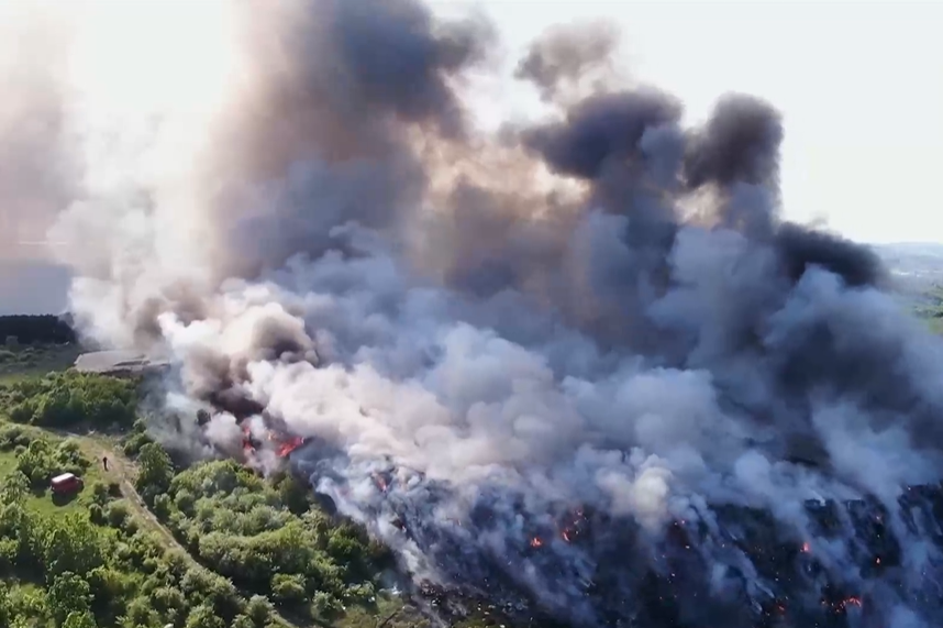 Още гасят големия пожар в Монтанско