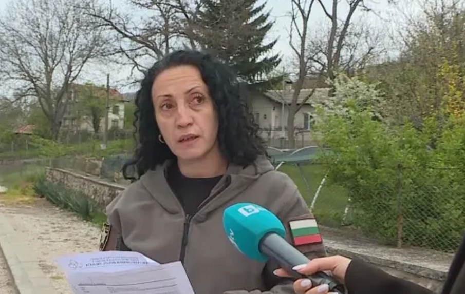 Жители на Драгоман сами поставиха изкуствена неравност на пътя срещу скоростта