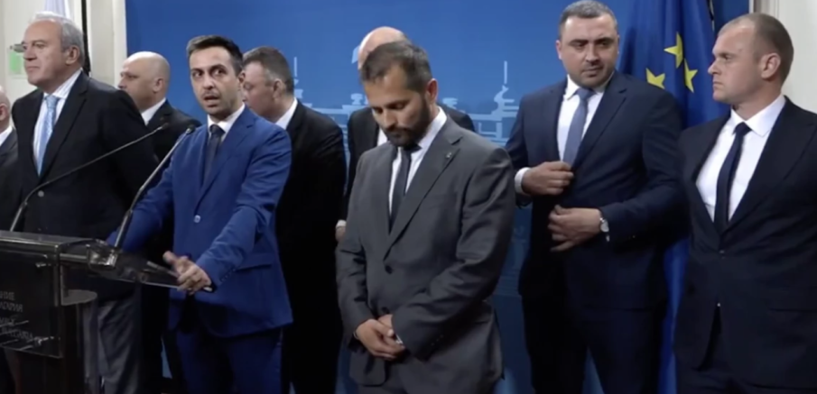 Възраждане събра над 604 000 подписа за референдума за запазване на българския лев