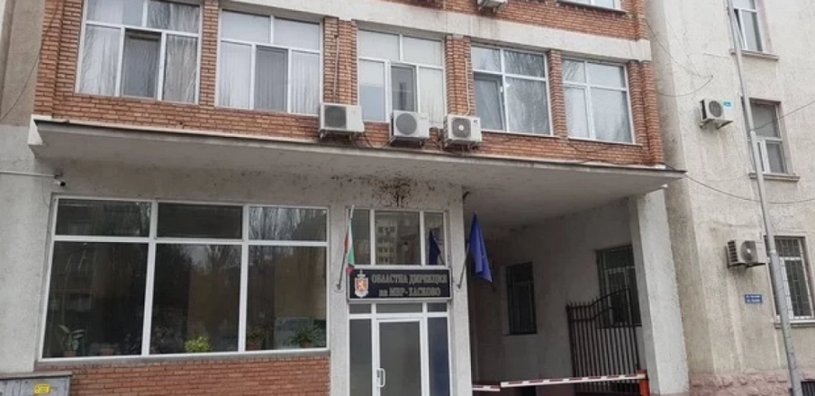 Боеприпаси и 6 газови пистолета откриха полицаи след сигнал за домашно насилие